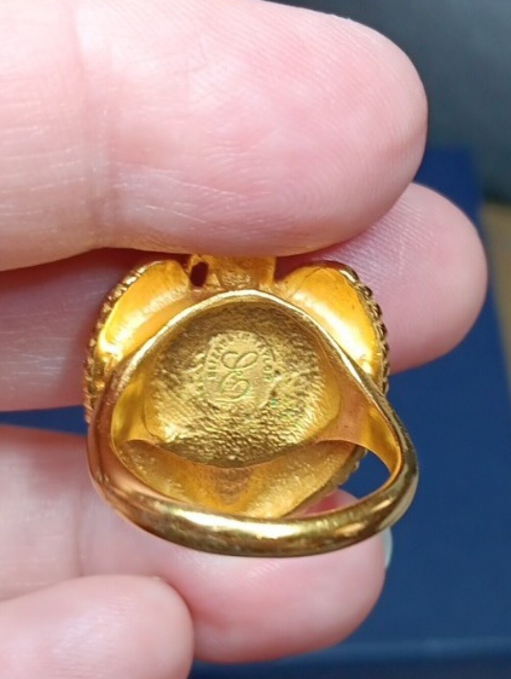 Elizabeth Taylor Avon Egyptian Falcon Ring - Picture 14 of 14